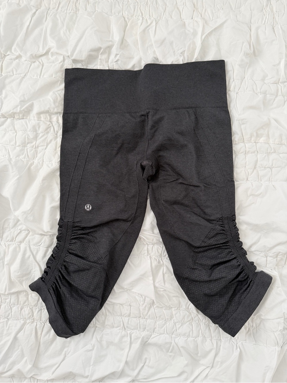 Lululemon Women’s Charcoal Gray Ruched Capri Leggings 6